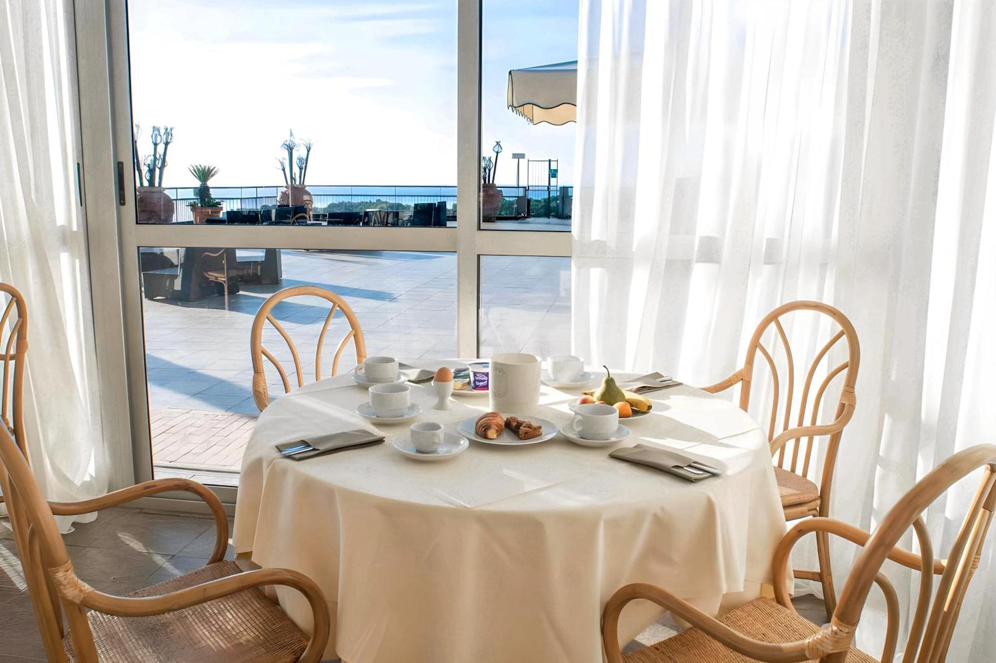 Hotiday Room Collection - Porto Azzurro Каполивери Екстериор снимка