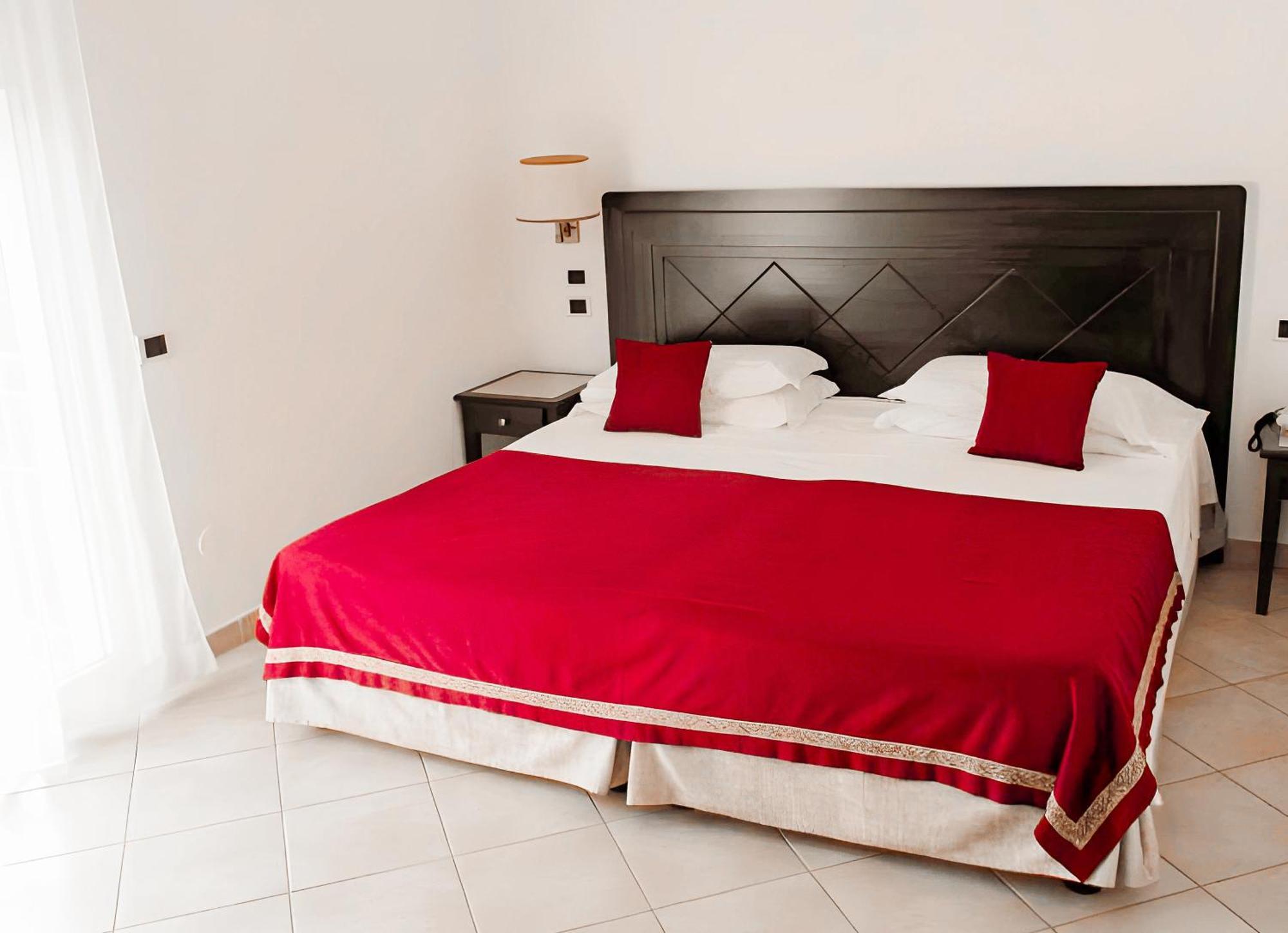 Hotiday Room Collection - Porto Azzurro Каполивери Екстериор снимка