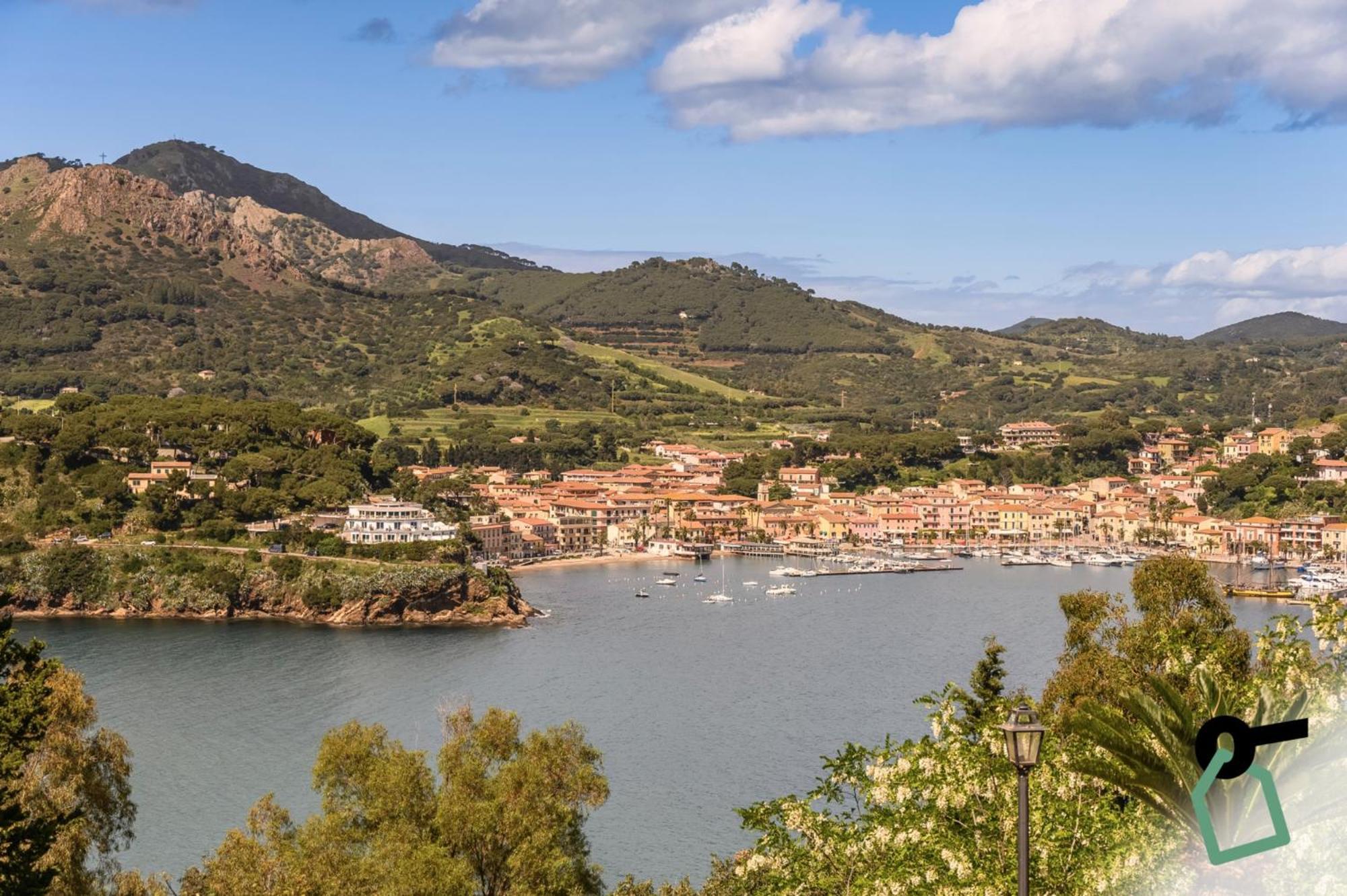 Hotiday Room Collection - Porto Azzurro Каполивери Екстериор снимка