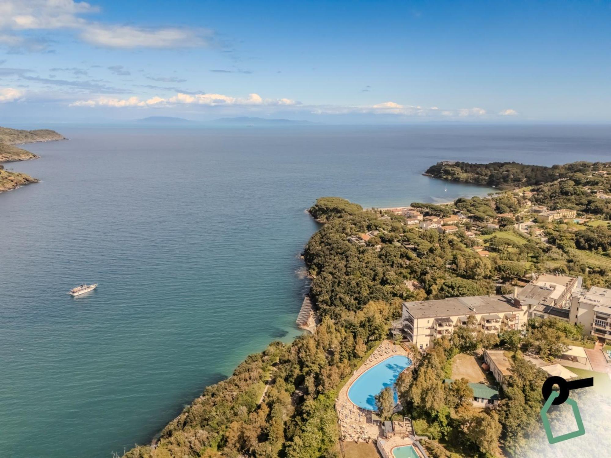 Hotiday Room Collection - Porto Azzurro Каполивери Екстериор снимка