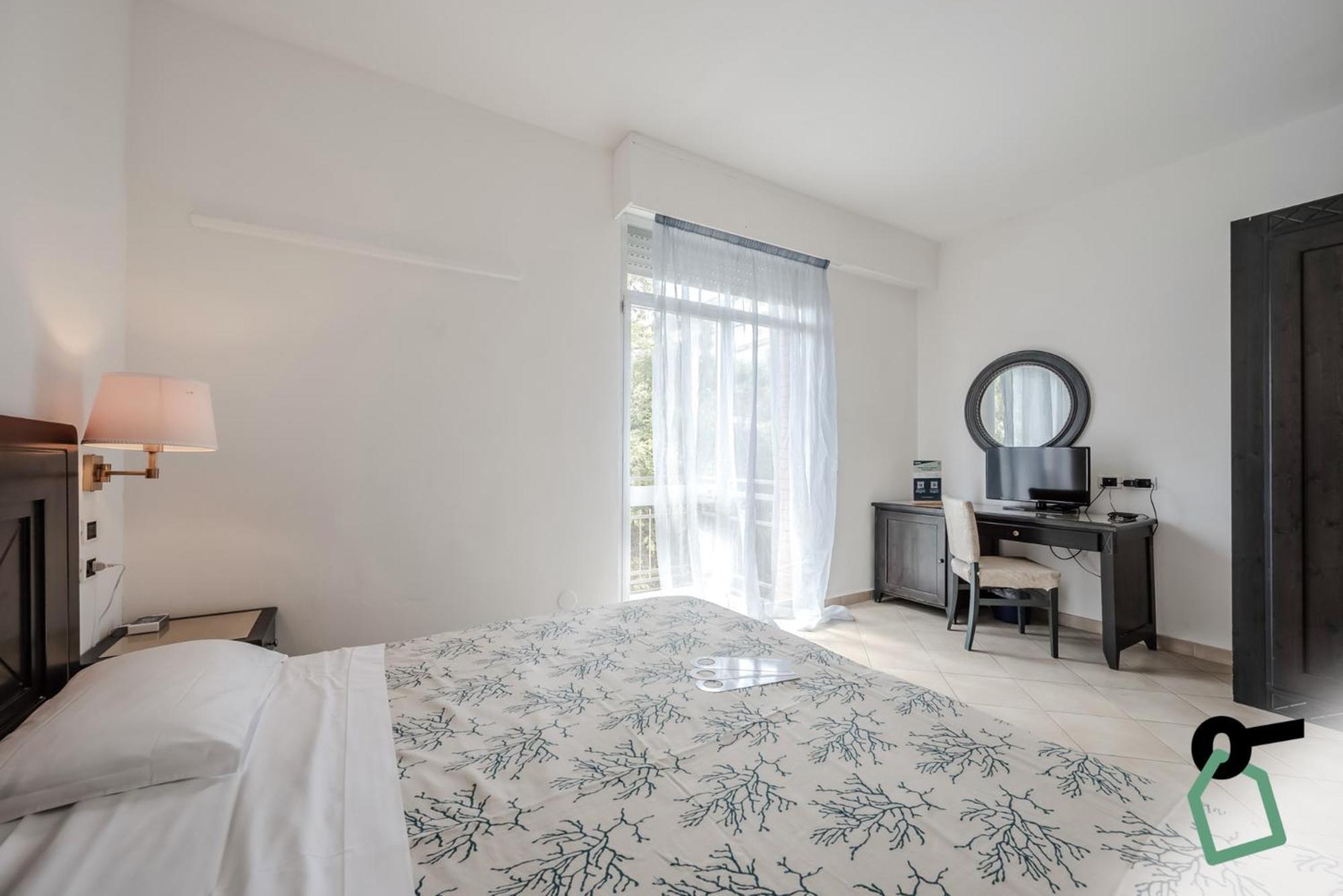 Hotiday Room Collection - Porto Azzurro Каполивери Екстериор снимка