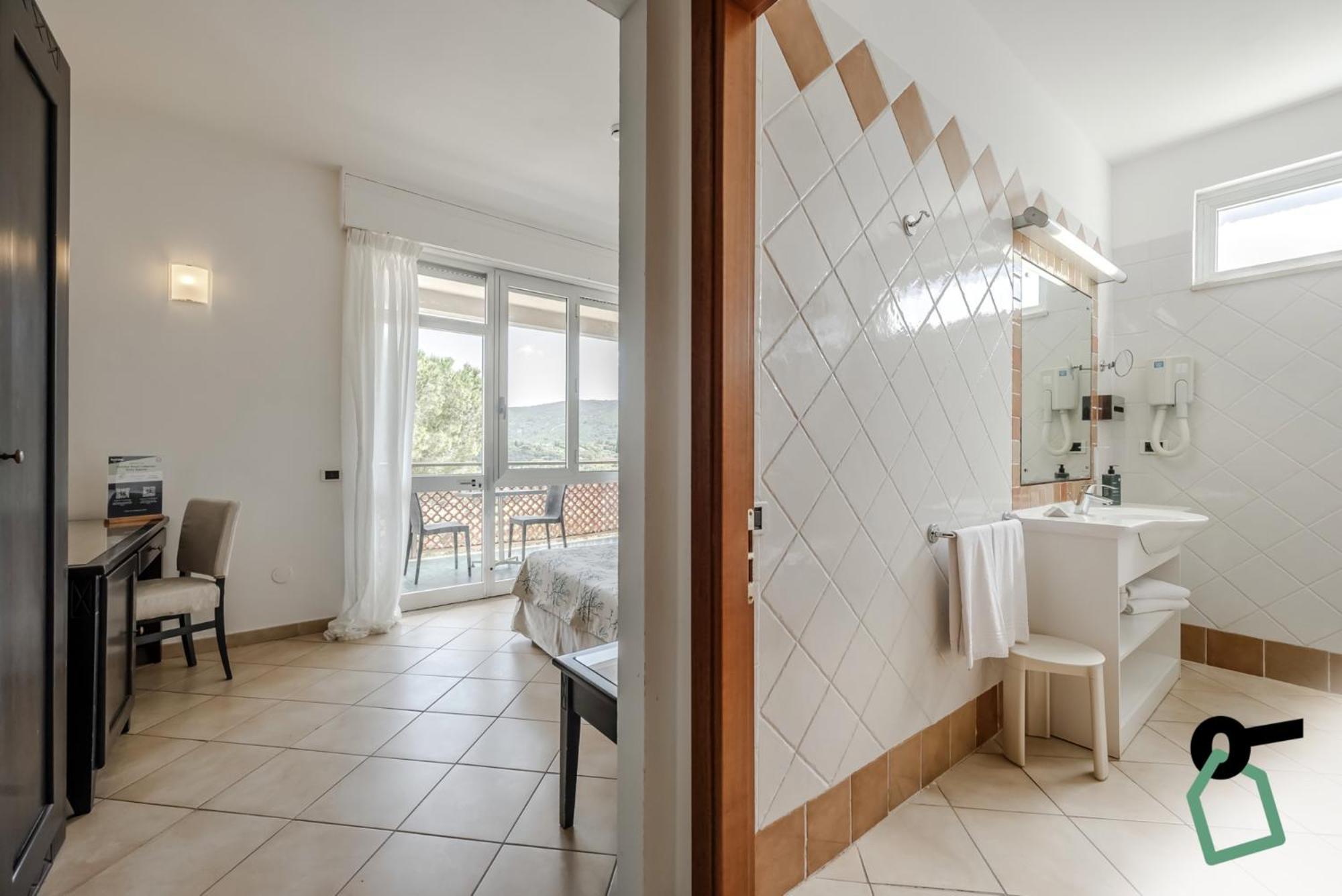 Hotiday Room Collection - Porto Azzurro Каполивери Екстериор снимка