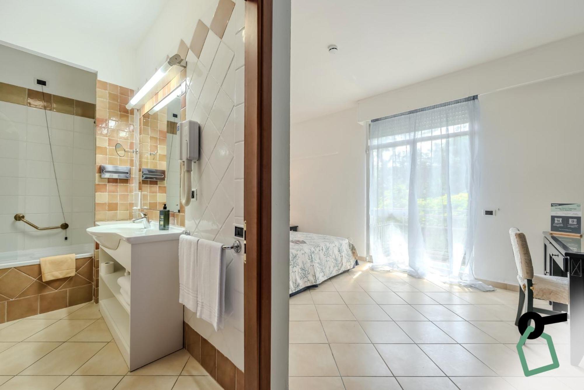 Hotiday Room Collection - Porto Azzurro Каполивери Екстериор снимка