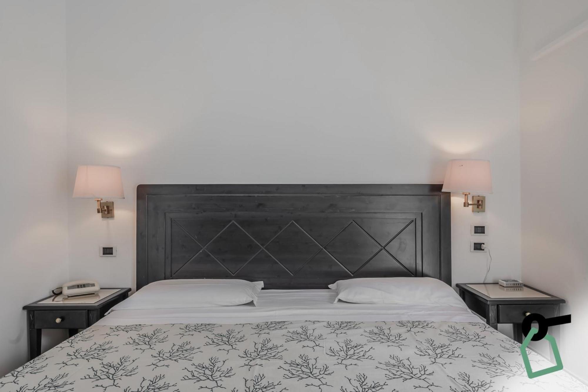 Hotiday Room Collection - Porto Azzurro Каполивери Екстериор снимка