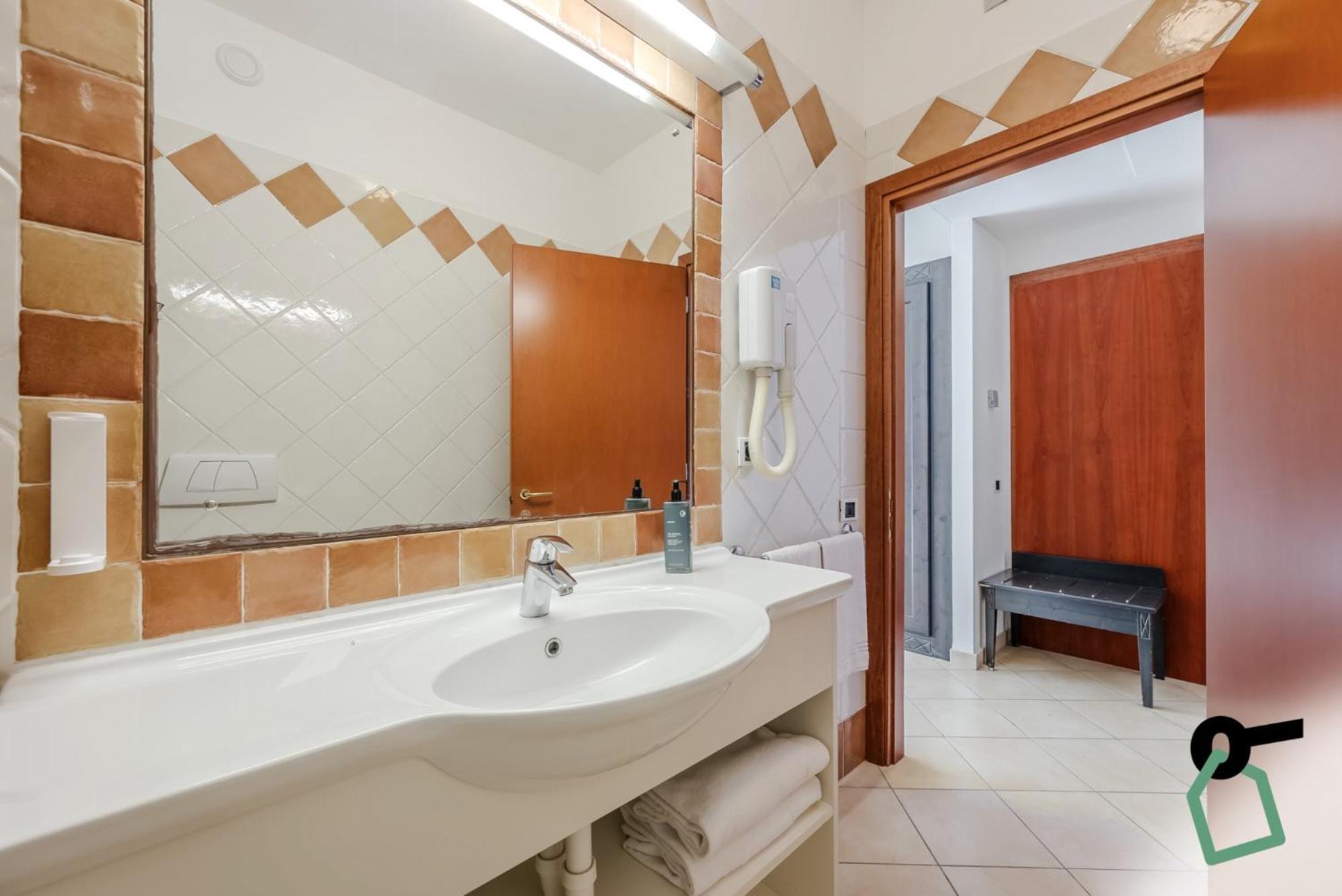 Hotiday Room Collection - Porto Azzurro Каполивери Екстериор снимка