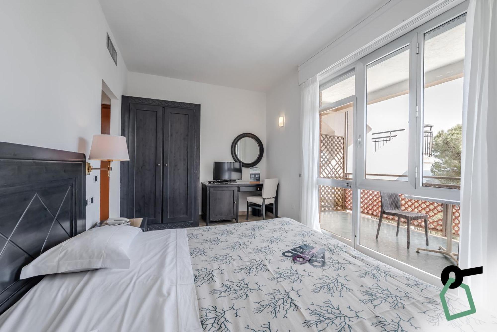 Hotiday Room Collection - Porto Azzurro Каполивери Екстериор снимка